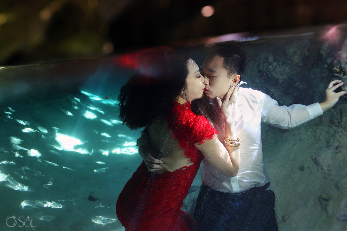 Underwater photo Trash the dress